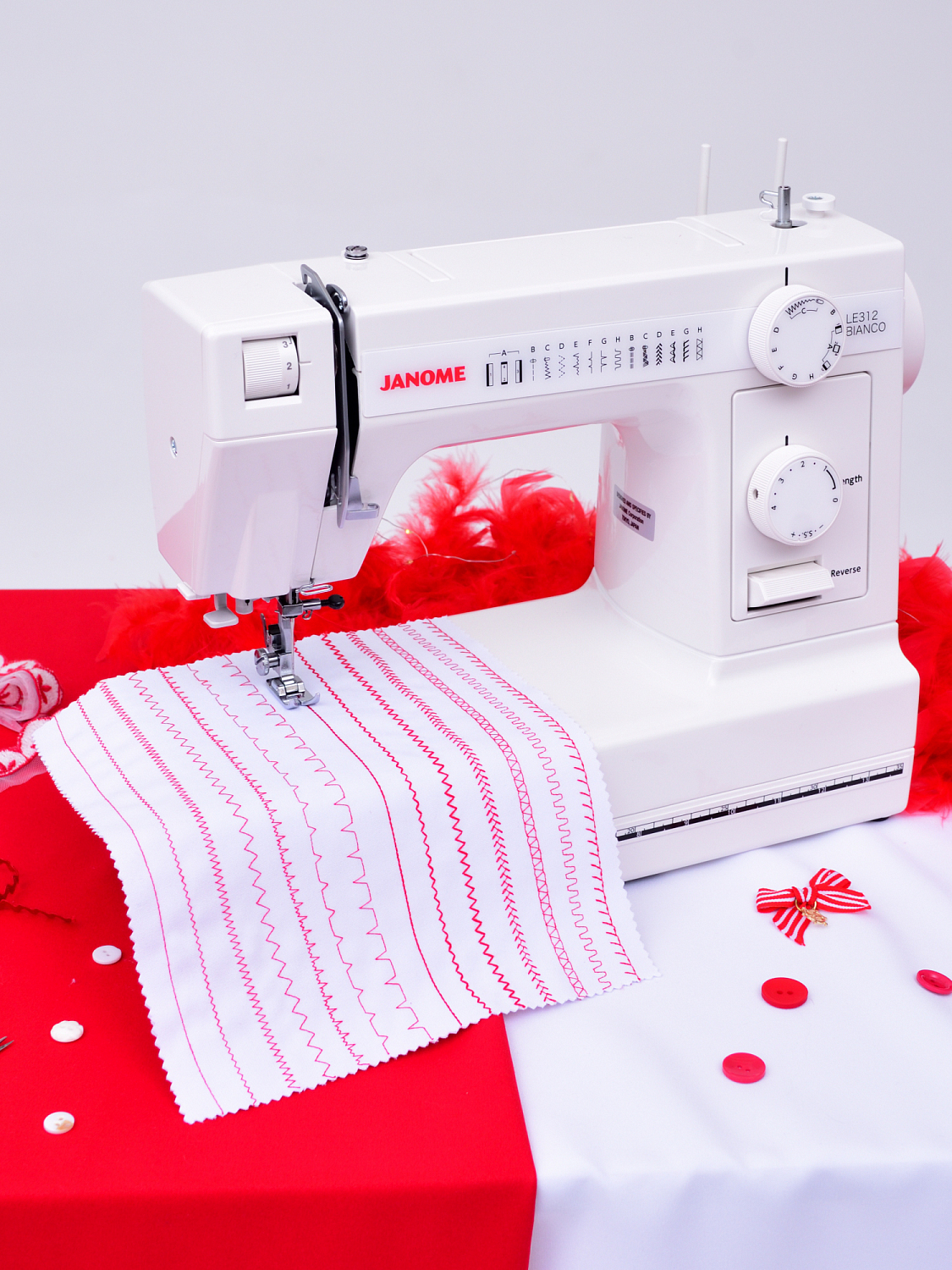Швейная машина Janome LE-312 BIANCO